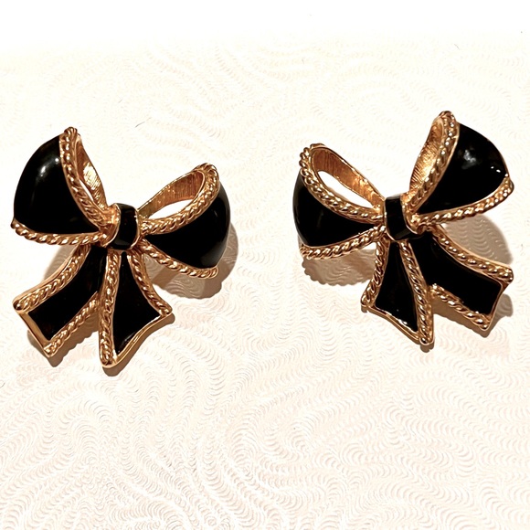 KJL for Avon Kenneth J Lane Black Enamel Bow Earrings Post Gold Tone Vintage - Picture 2 of 6